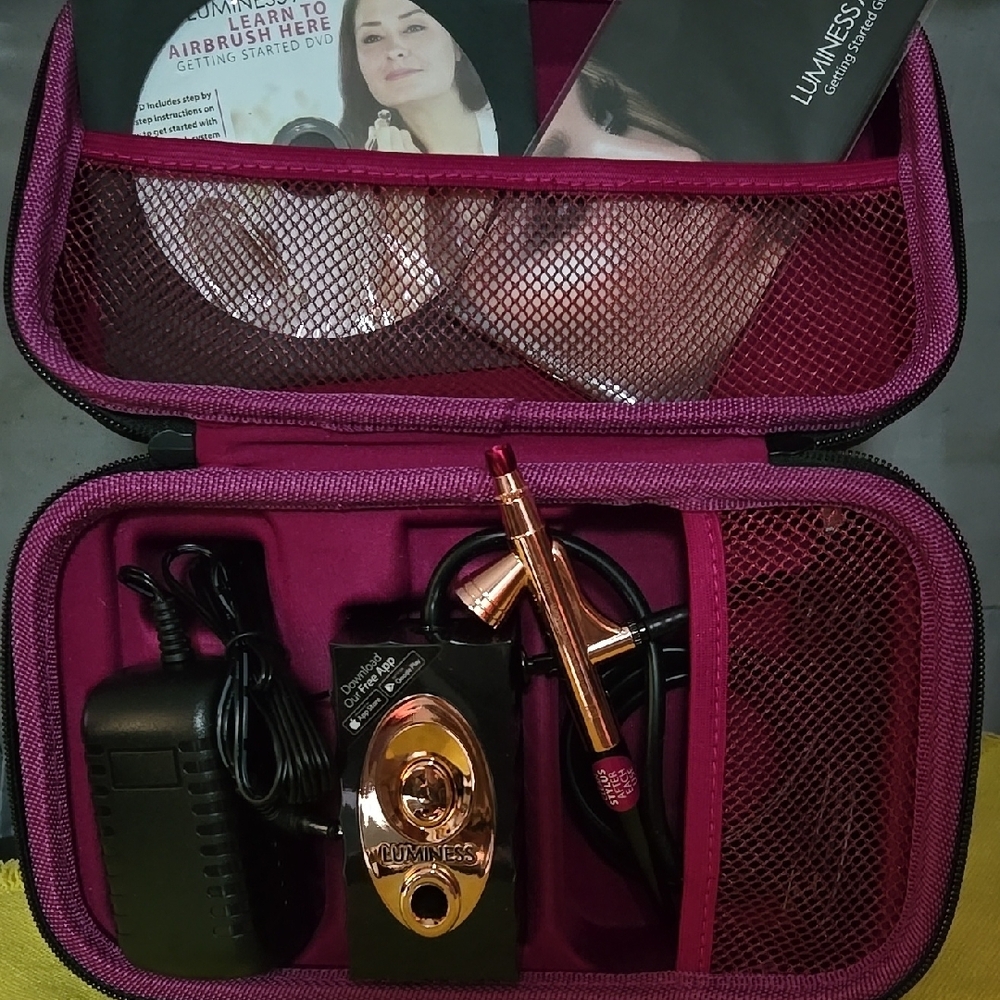 Luminess Airbrush Makeup Kit in Pink and Gold